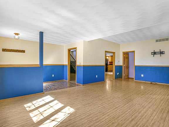 5th image of 211 Warren Street