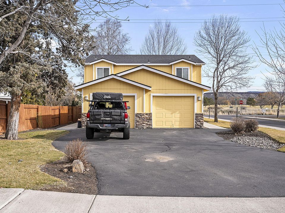 1st image of 614 SW Cliffside Ln