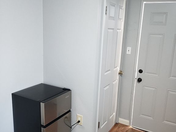 5th image of 1413 Kingfield Dr #E
