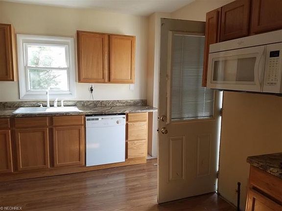 4th image of 1053 Shannon Ave