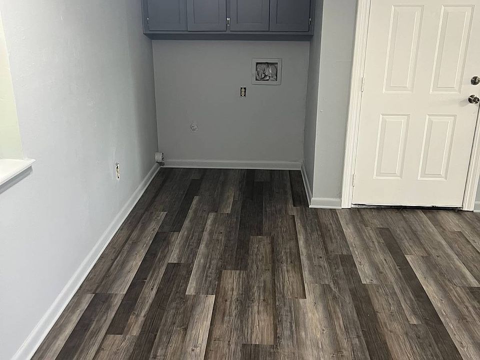 2nd image of 1213 Carlton Dr