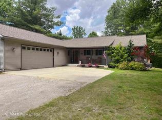 346 W Love Rd, Sanford, MI 48657