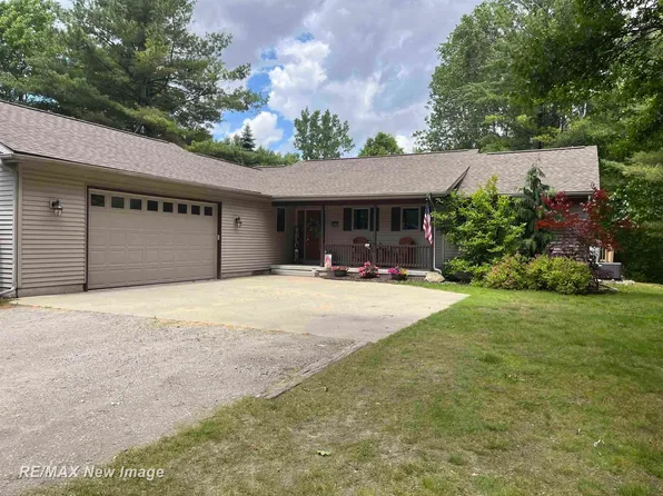 346 W Love Rd, Sanford, MI 48657