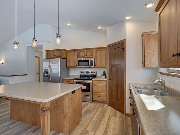 3rd image of 6613 Sarissa Dr