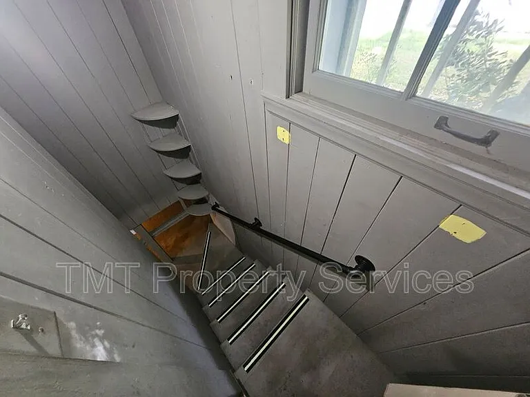 1214 N Pershing Ave — Photo 40