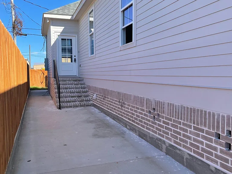 505 Pierre St — Photo 8