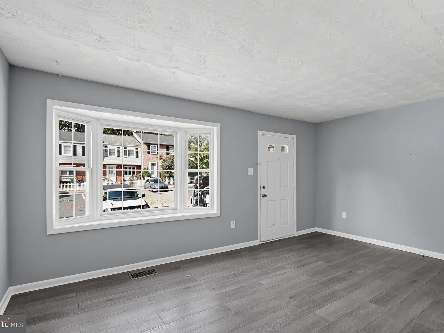 3 bed, 2.5 bath, 1919 sqft, $2,500 — Photo 3