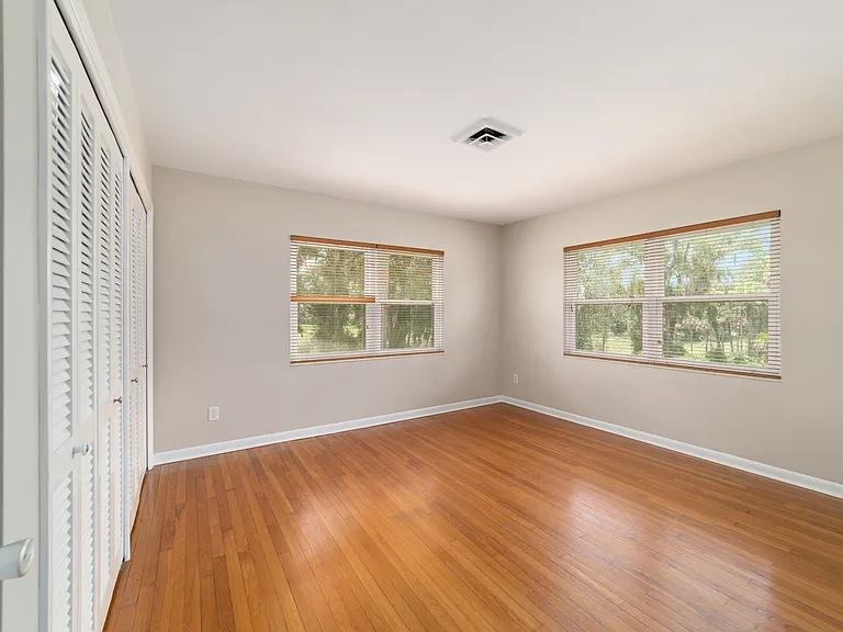 510 SW 28th St — Photo 7