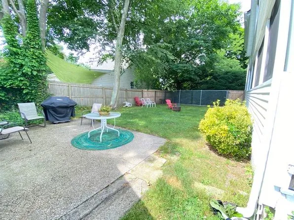 2 Waywood Pl, Huntington Station, NY 11746