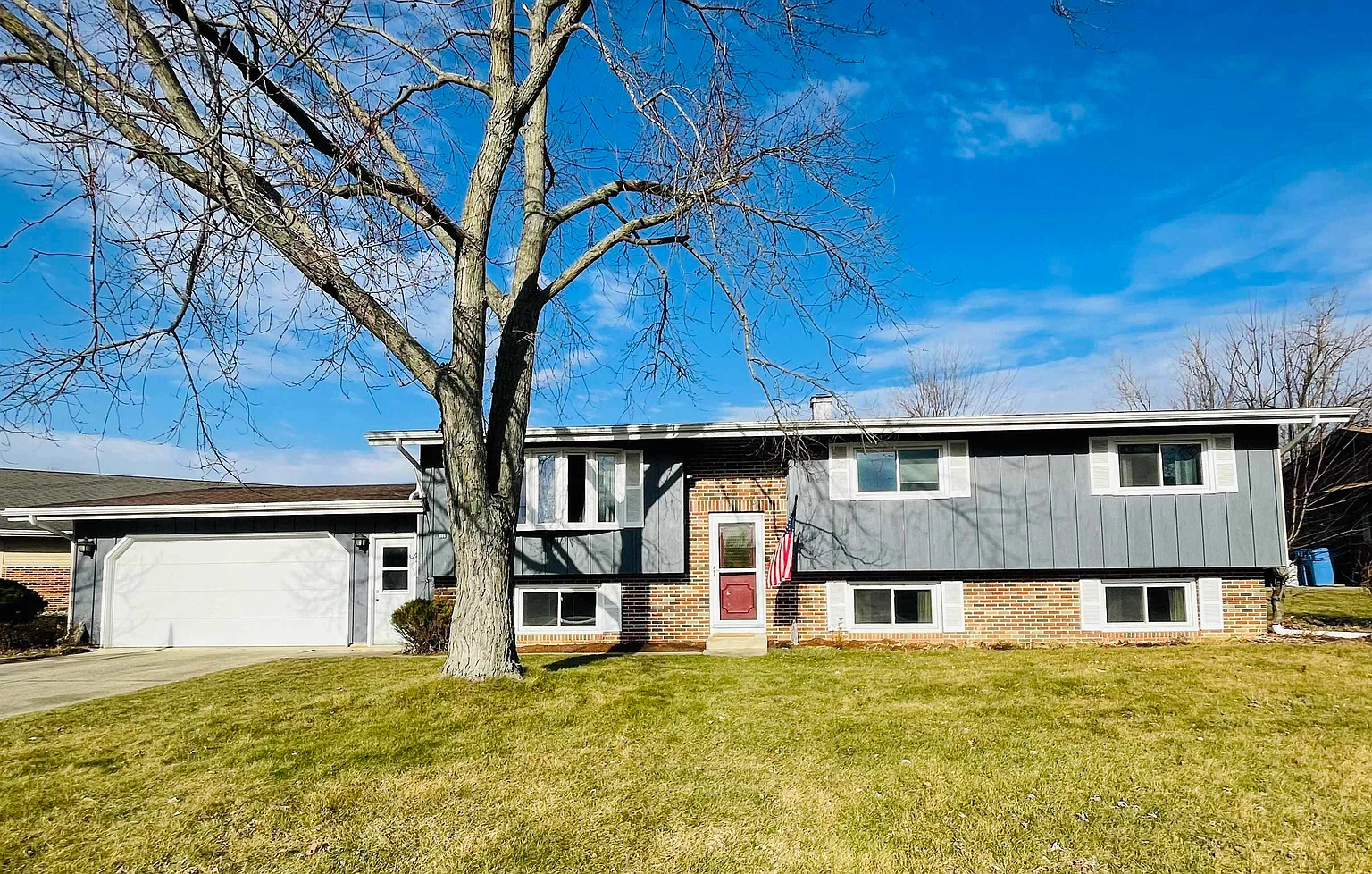 417 Columbia Dr photo 1