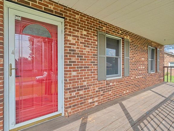 4th image of 159 Highfield Cir