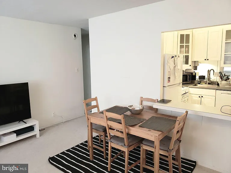 4515 Willard Ave #1021S — Photo 9