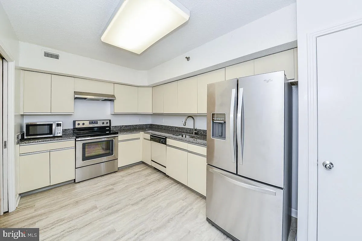 2 bed, 1300 sqft, $2,700 — Photo 4