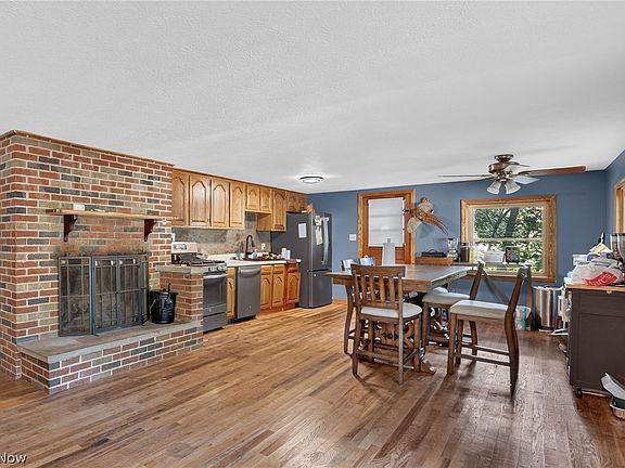 3rd image of 598 Randolph Rd