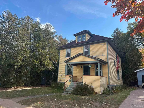 417 Summit St, Marquette, MI 49855