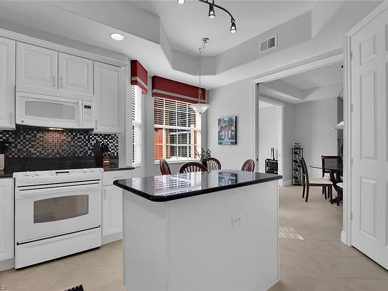 6413 Legacy Cir #1602 — Photo 12
