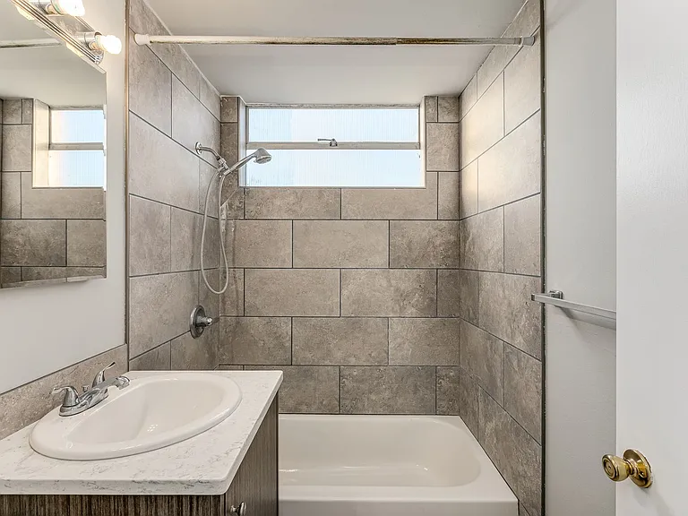 Dolphin Apartments: Great location in Kennewick — Photo 50