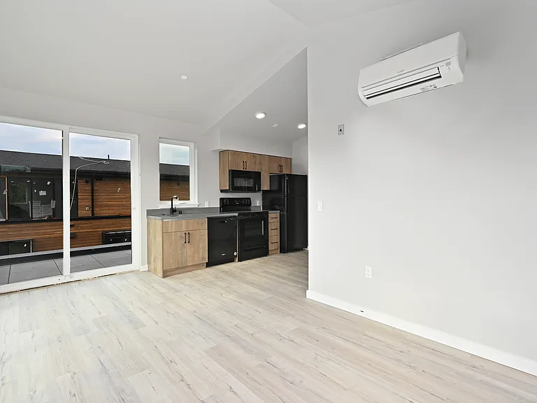 Clara Apartments — Photo 107
