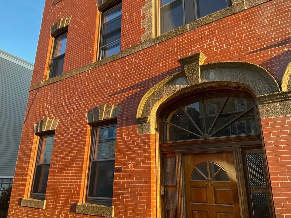 217 Saratoga St #2