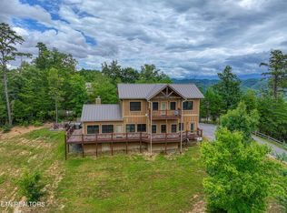 2003 Crown Point Ln, Sevierville, TN 37862