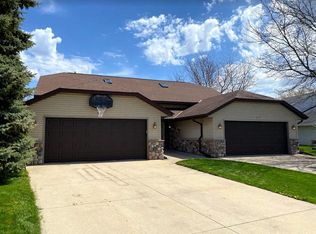 617 Wellington Dr, West Bend, WI 53090