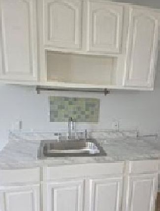 1st image of 9 Webb St #2