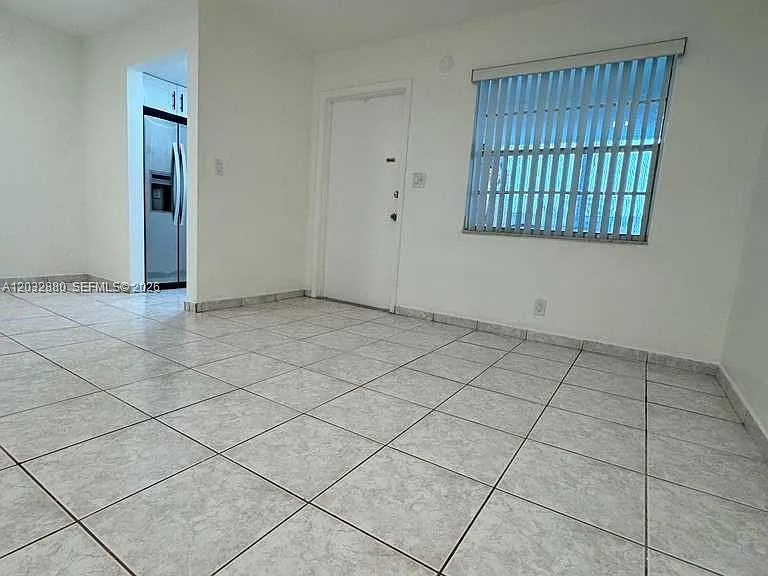 705 NE 2nd St #11 — Photo 6