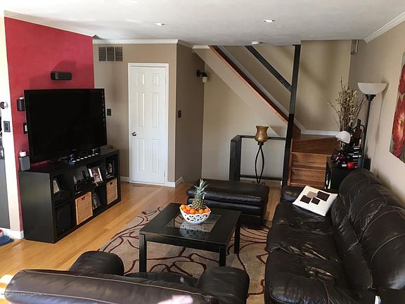 3rd image of 17 Edward Ct