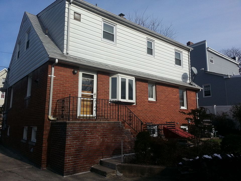 2nd image of 556 Summit Ave