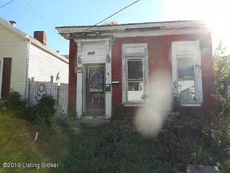 1105 Logan St photo 1