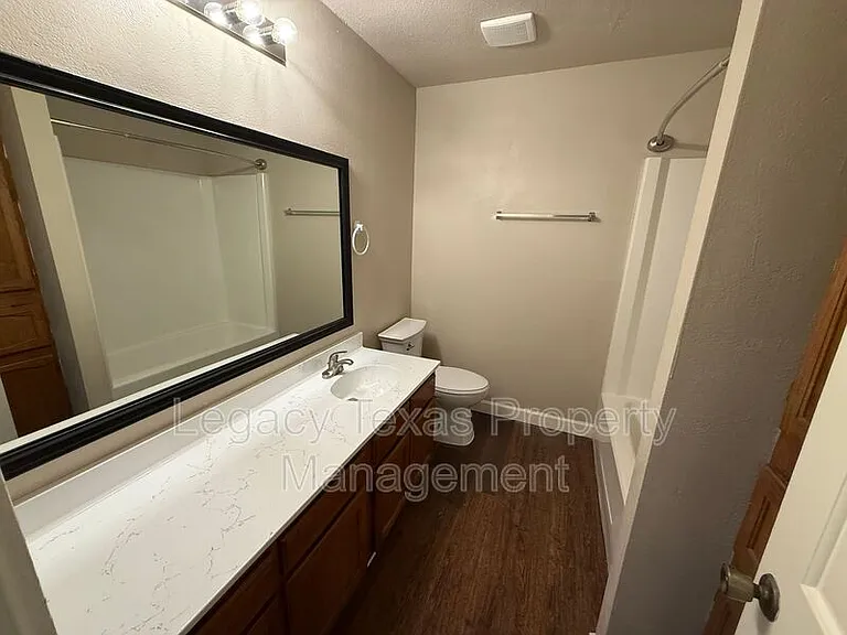 1607 N Nolan River Rd #C — Photo 16