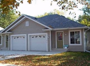 615 S 12th St, Burlington, IA 52601