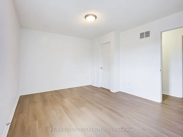 51 Playfair Rd — Photo 30