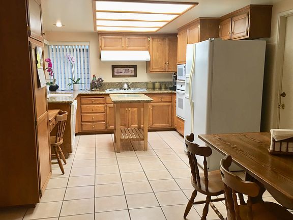 Kitchen with eating area