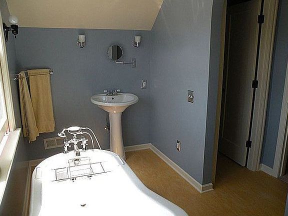 upstairs bath with separate water closet