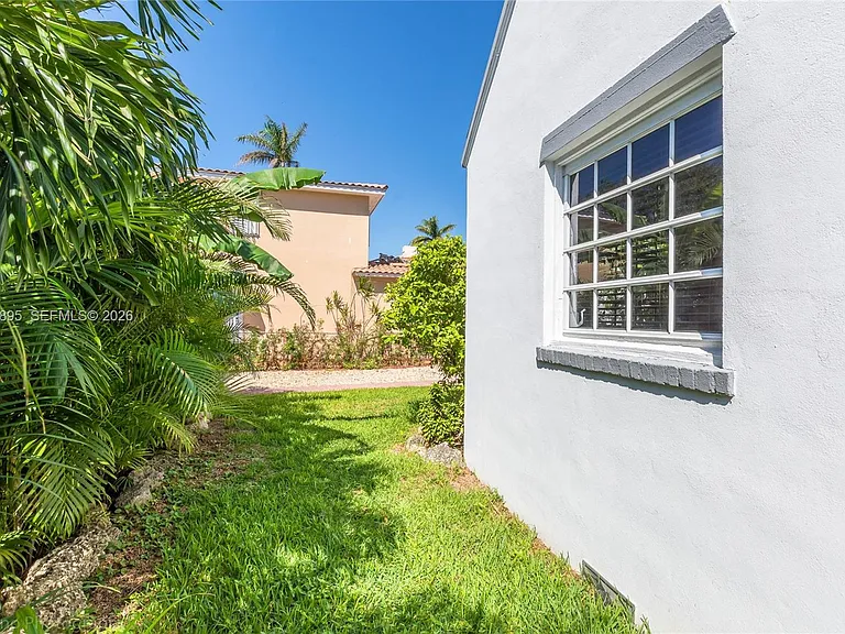 228 SW 23rd Rd #FRONT — Photo 9
