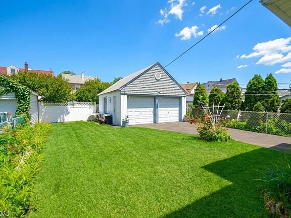 3rd image of 82 Christie Ave