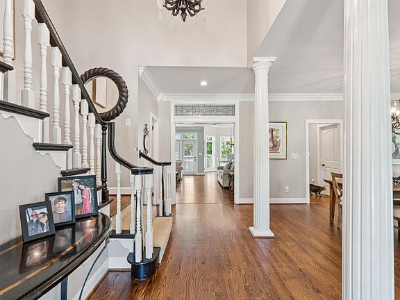 4th image of 3813 Carisbrooke Cir