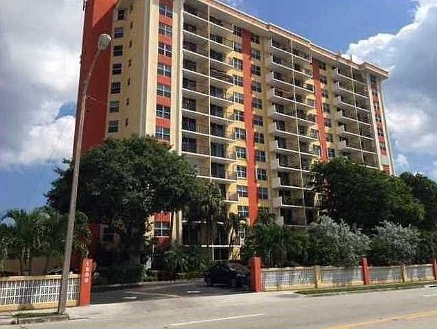 1st image of 1800 N Andrews Ave APT 8G