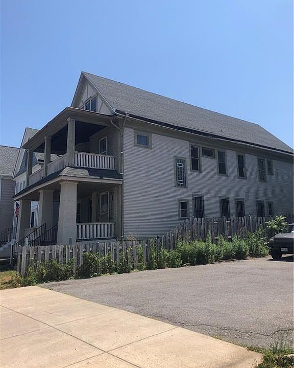 2nd image of 127 W Ferry St