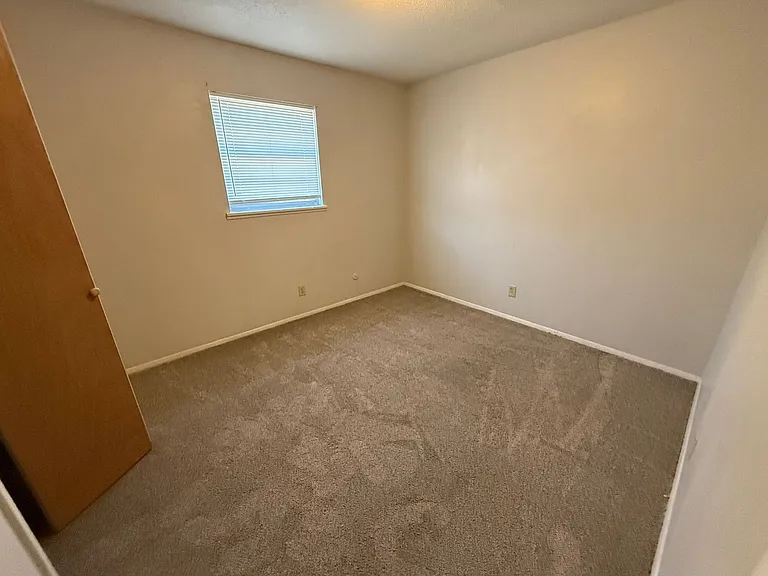 2824 E Memorial Dr — Photo 9