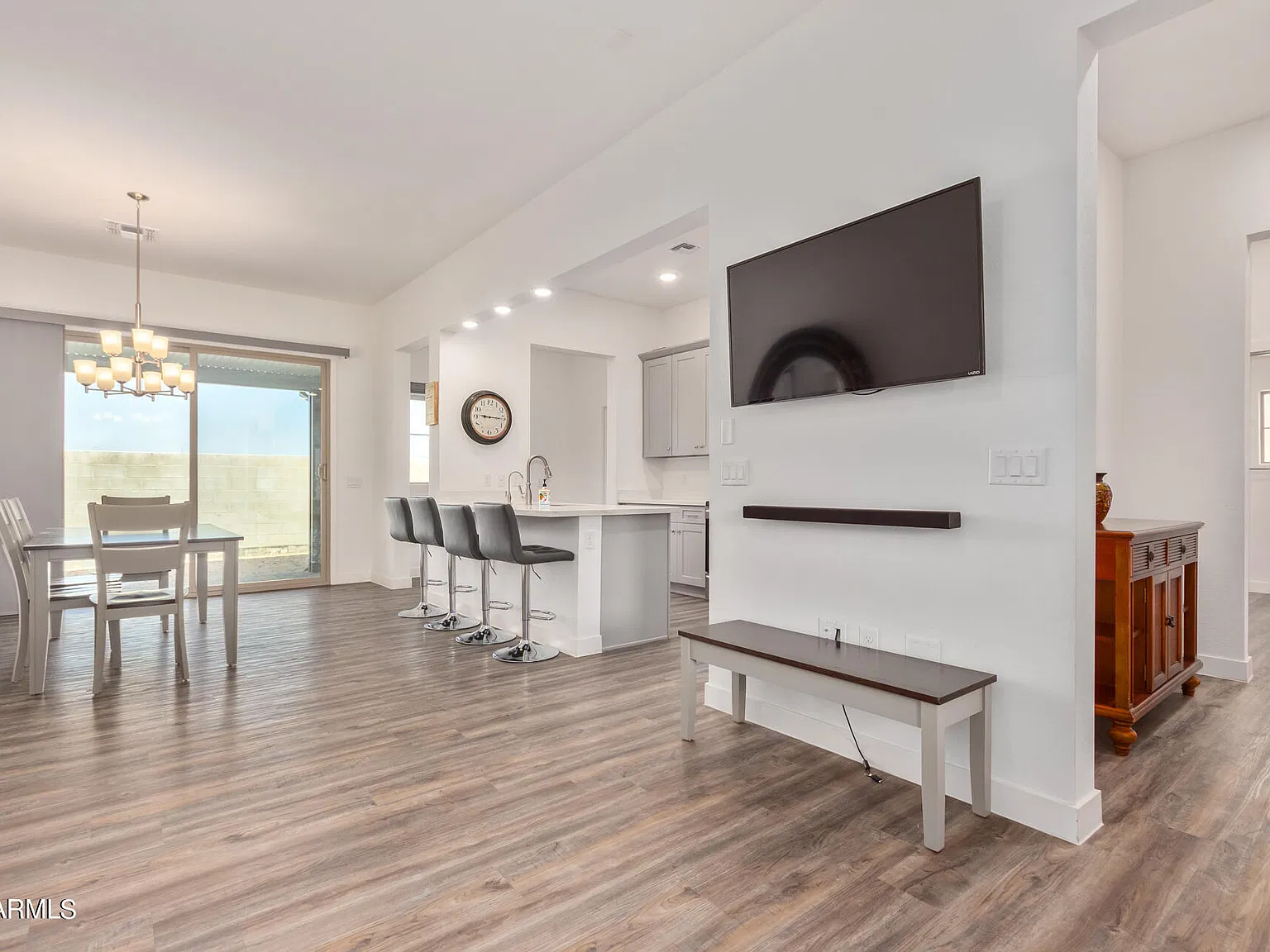 2 bed, 2.0 bath, 1232 sqft, $3,000 — Photo 2