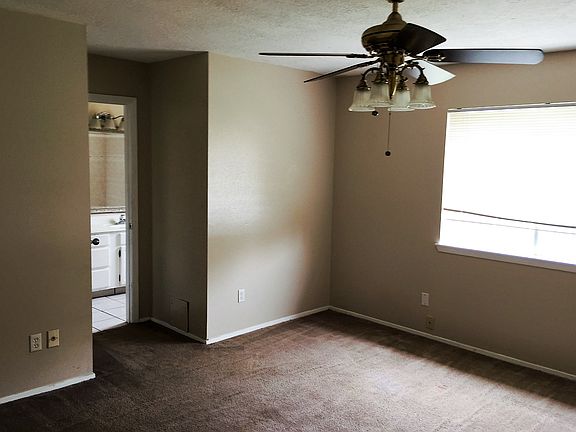Master Bedroom to bath