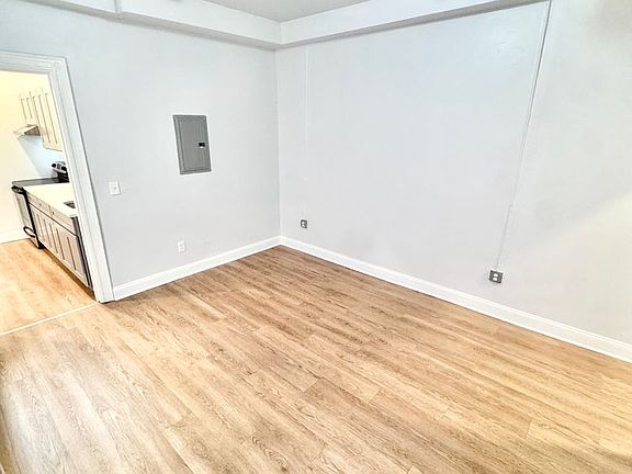 2nd image of 827-829 W Linden St #829-1