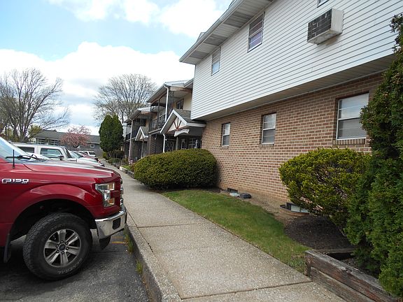 2nd image of 718 E 18th St APT A16