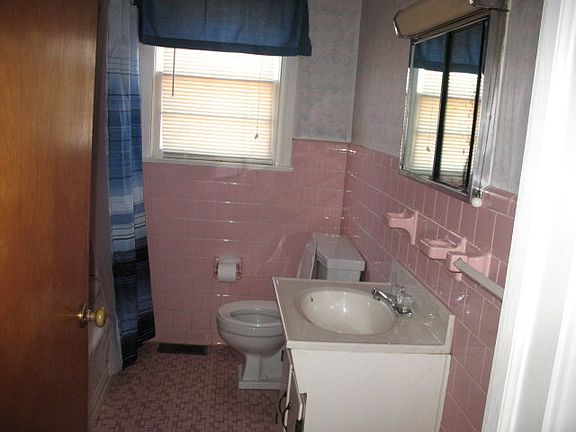 4th image of 1300 Jefferson St