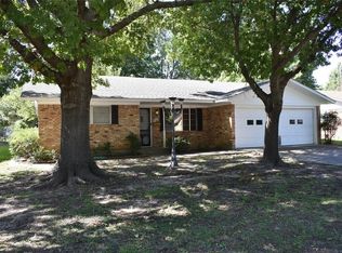 1103 Rosedale Dr, Gainesville, TX 76240