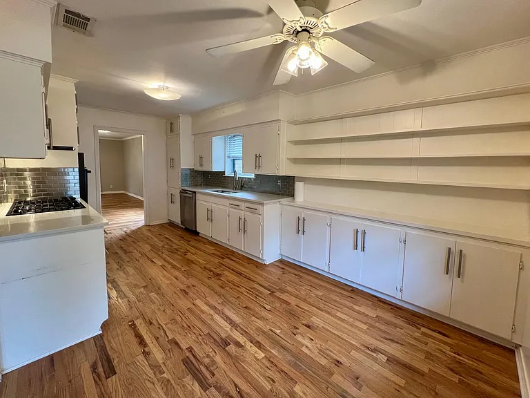 8925 Stanwood Dr — Photo 23