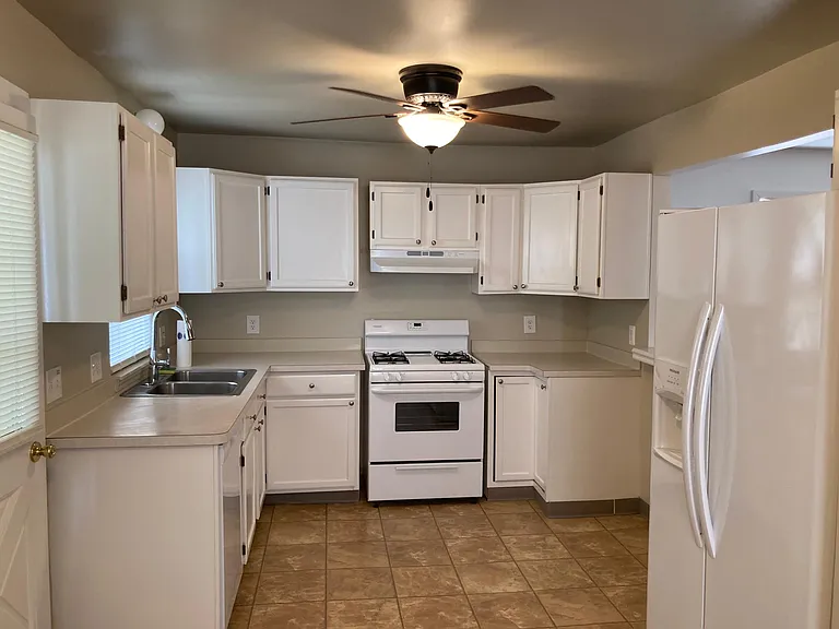 101 E Harwood Ave — Photo 6