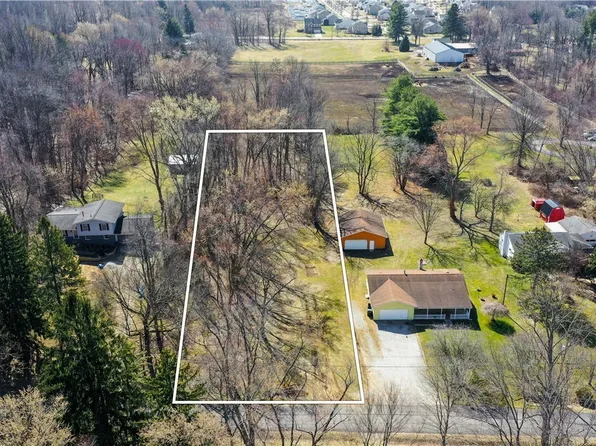 Ellen Dr, Akron, OH 44312